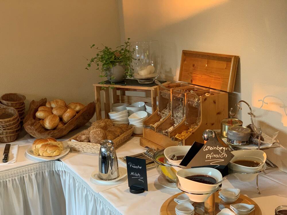 Landidyllisches Frühstücksbüffet