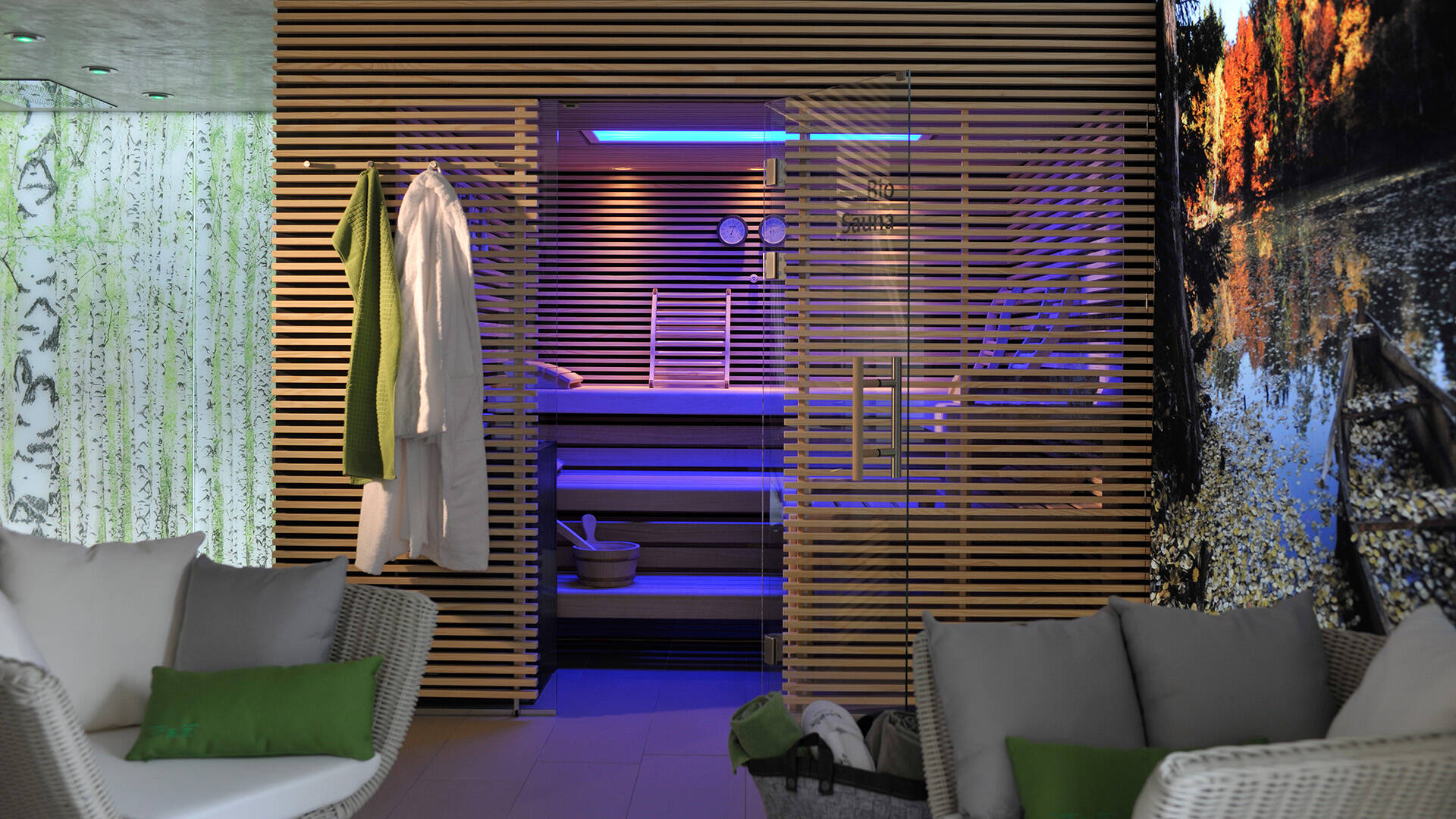 Sauna mit Ruhebereich im Private Spa im Hotel Birkenhof im Hunsrück